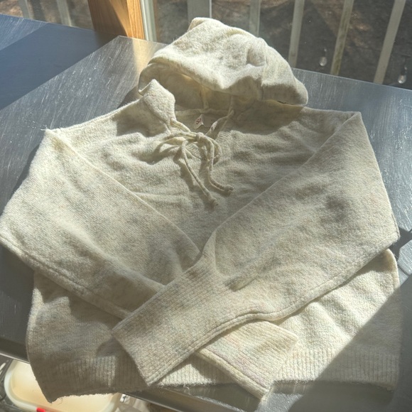 SO Cream Sweater Set: Cropped top and Straight Leg Pants - Picture 2 of 15